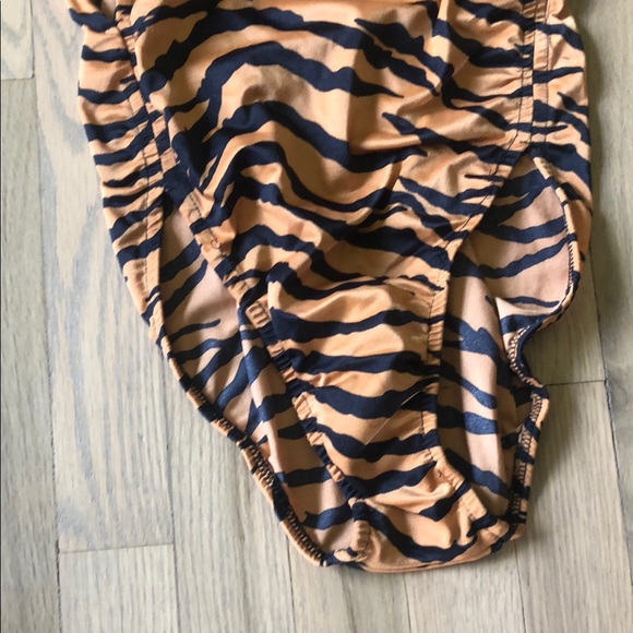 Bold Tiger Stripe Jazzercise Leotard - Picture 2 of 4